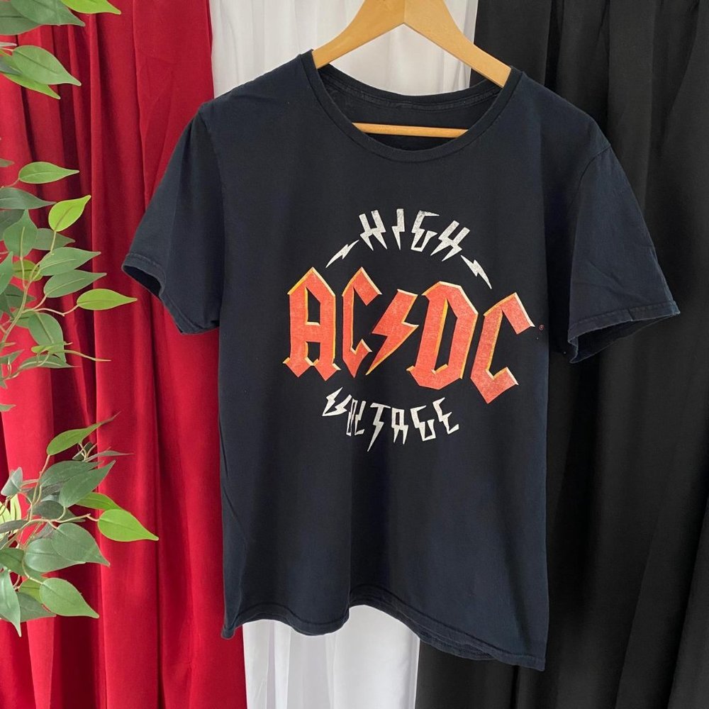 AC/DC HIGH VOLTAGE BAND TEE